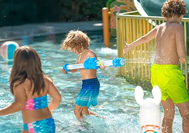 Привилегия подогреваемого бассейна для маленьких гостей!