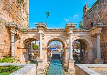 Kirman Kaleiçi Rehberi: Eski Antalya'nın Romantik Sokakları ve Gizli Avluları 