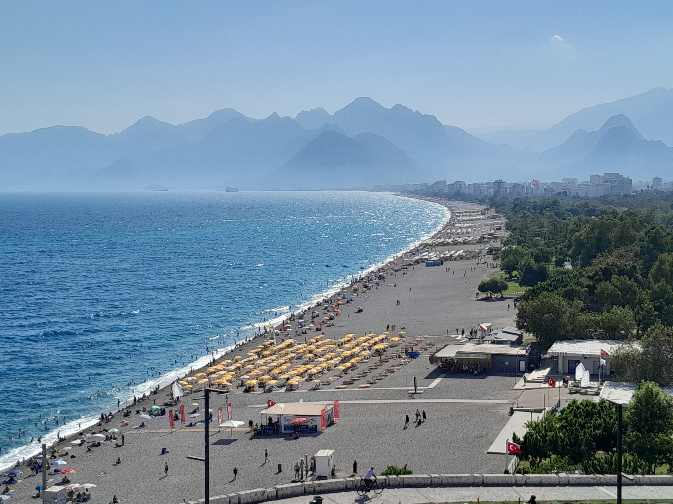 Kirman Ağustos'ta Antalya: Deniz Sıcaklığı ve Hava Durumu Rehberi